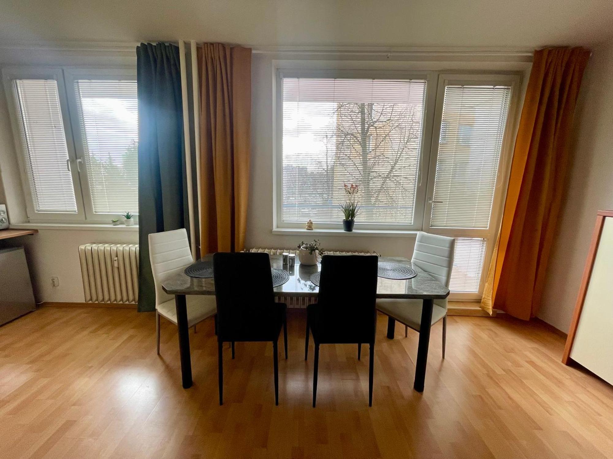 Sunny Apartment Vojenska - Old Town Kosice Luaran gambar